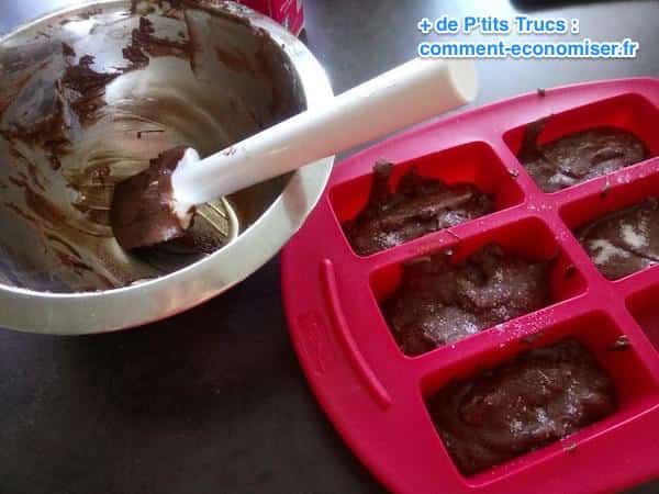mettre pâte brownie dans les moules