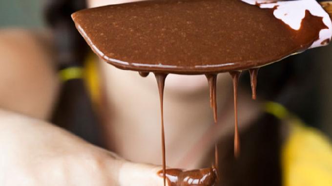 9 Astuces Qui Marchent Pour Faire Disparaître Une Tache de Chocolat.