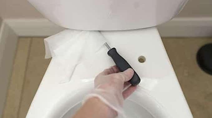 Comment Nettoyer les Éclaboussures de Pipi Sur la Cuvette des WC Facilement.