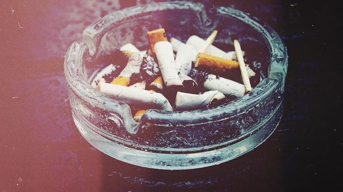 3 Astuces Efficaces pour Éliminer les Odeurs de Tabac dans la Maison.