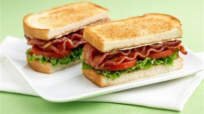 Recette du Sandwich BLT : L'Astuce Pour Avoir du Bacon à CHAQUE Bouchée.