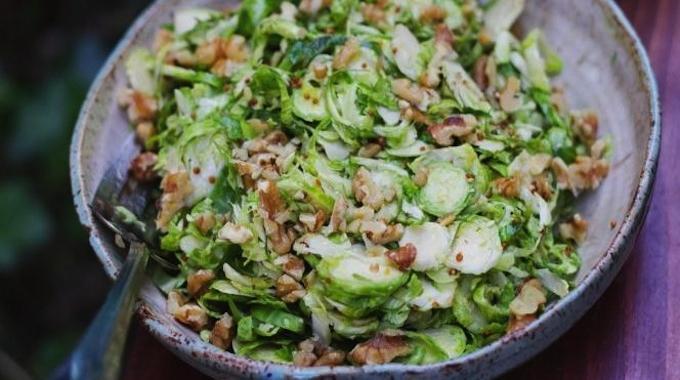 La Meilleure Astuce pour Conserver la Salade Fraîche et Croquante Toute une Semaine.