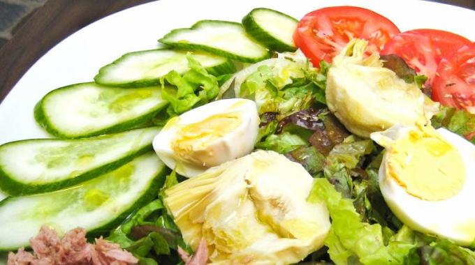 La Salade Niçoise : une Recette Délicieuse et Facile.