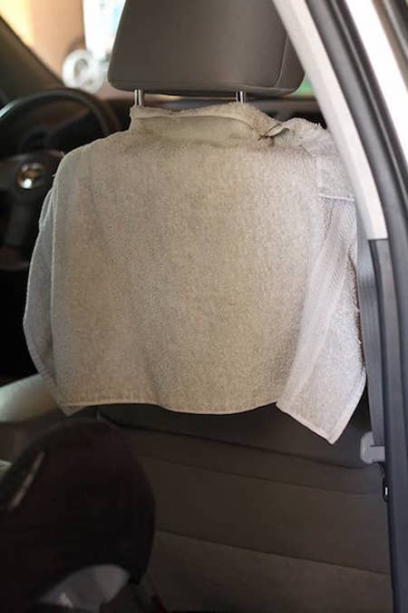serviette pour protéger l'arrière d'un siège de voiture 