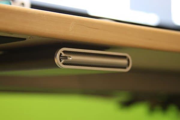 Une super astuce de rangement est d'utiliser du velcro pour ranger votre disque dur externe.