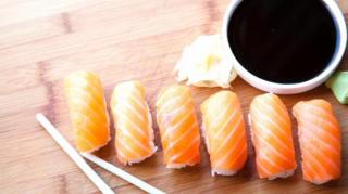 sushi au saumon