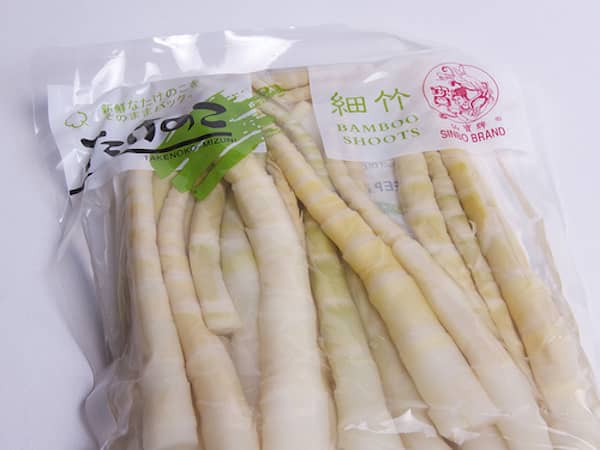 des racines de bambou