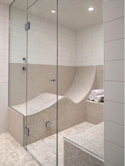 Transat dans la douche pour se reposer