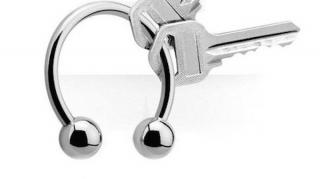 utiliser piercing comme porte clés