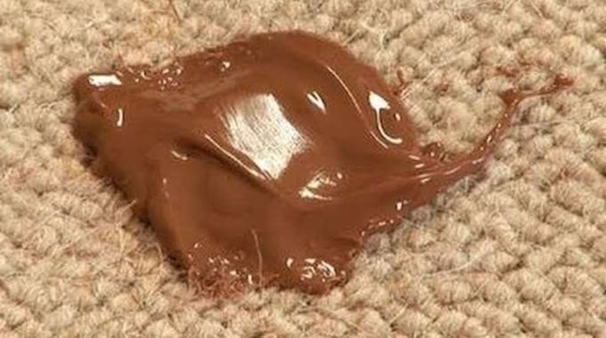 Comment Faire Disparaître Une Tache de Chocolat Sur Un Tapis Ou Une Moquette.