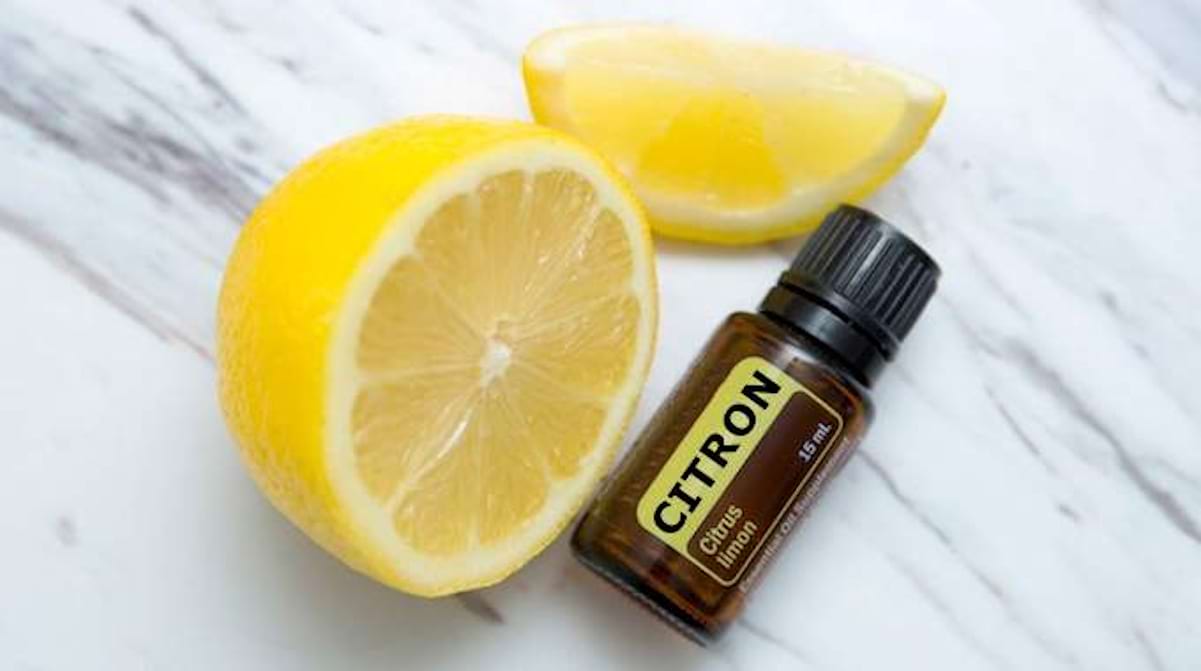 10 Utilisations De l'Huile Essentielle De Citron Pour Tout Nettoyer à