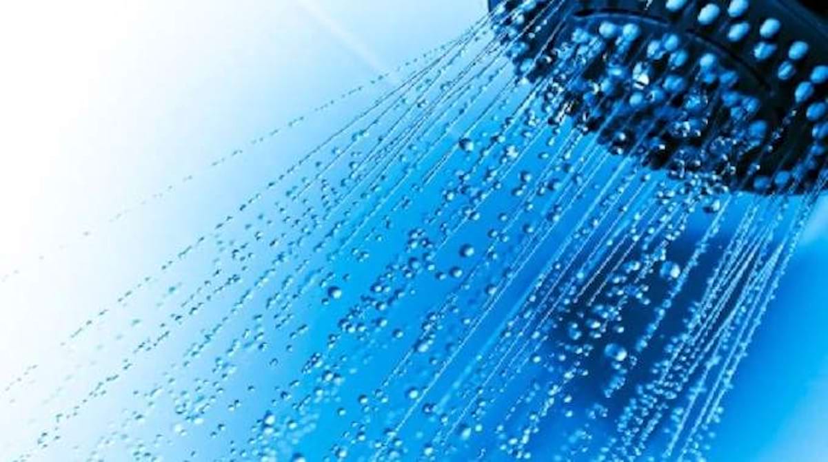 Prendre une Douche Rapide Au Lieu d'un Bain pour Économiser de l'Eau.