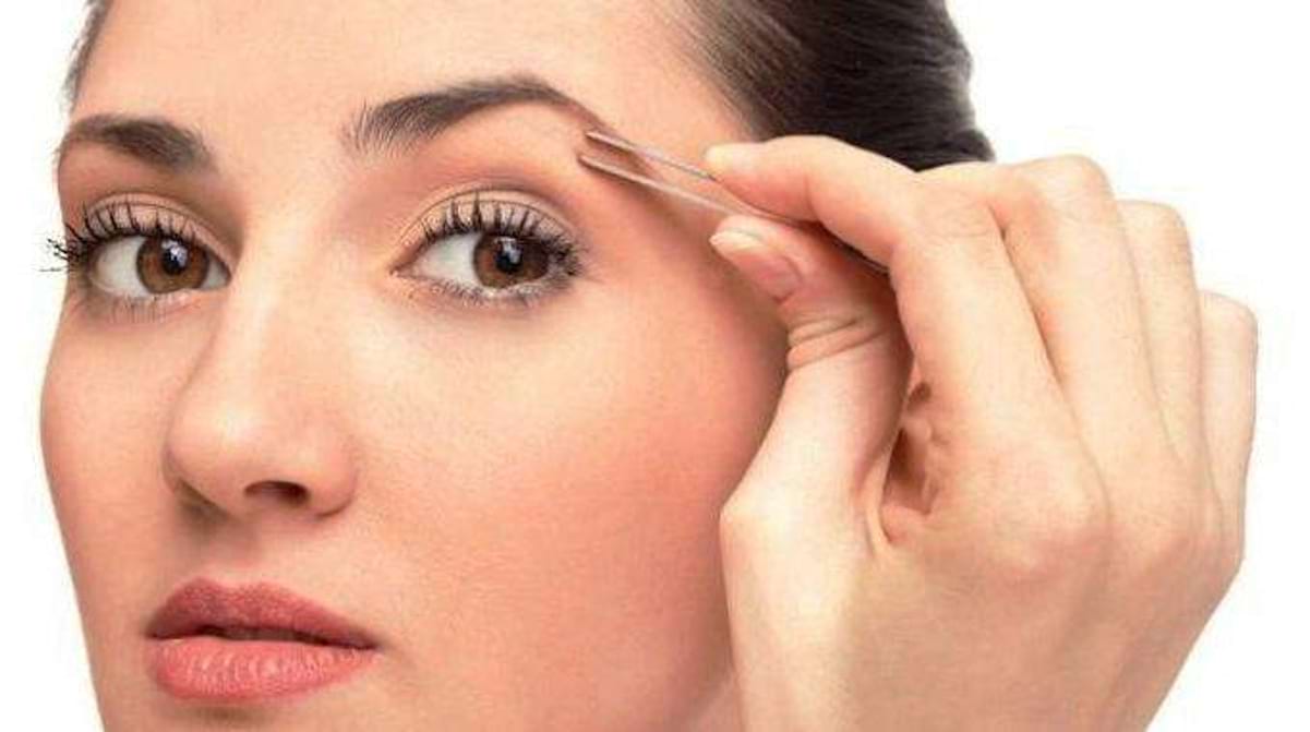 Le P Tit Truc Facile Pour S Epiler Les Sourcils Sans Avoir Mal