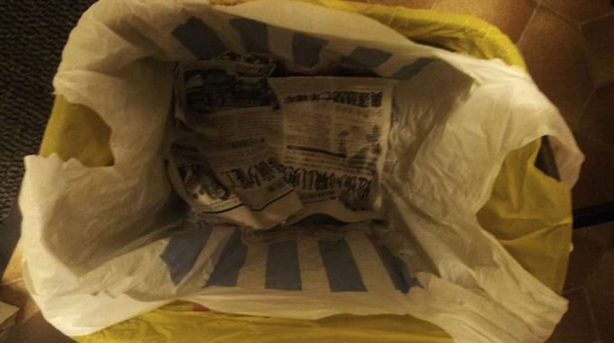 Qui Est Le Tueur Au Sac Poubelle Riverdale Votre Sac-Poubelle Ne Coulera Plus JAMAIS Par Terre Avec Cette Astuce.