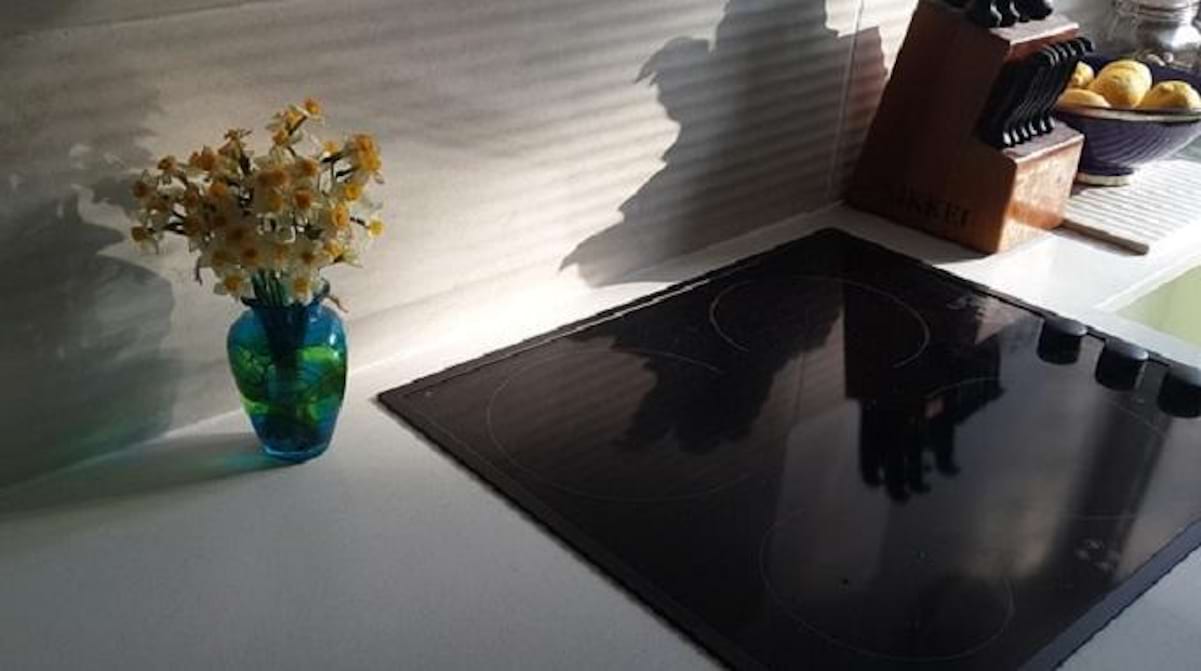 Comment Nettoyer une Plaque Vitrocéramique avec du Vinaigre Blanc.