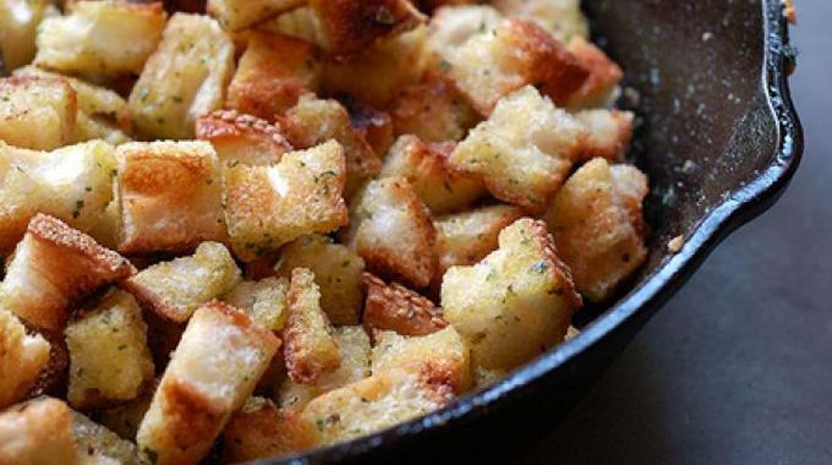 La Recette ULTRA Simple des Croûtons à l'Ail Faits Maison.